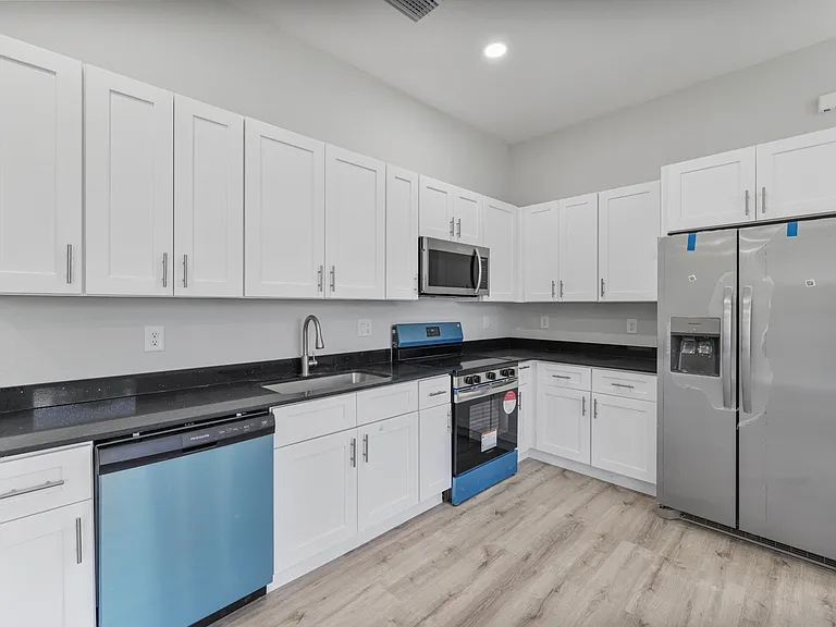 556 Sherwood Ave S — Photo 21