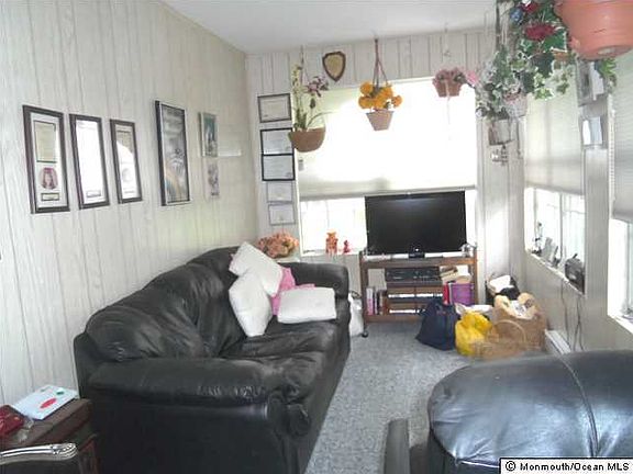 5th image of 101 Buckingham Drive #B