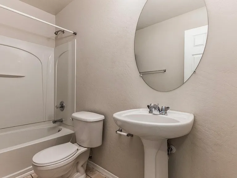 6809 S 39th Ln — Photo 8