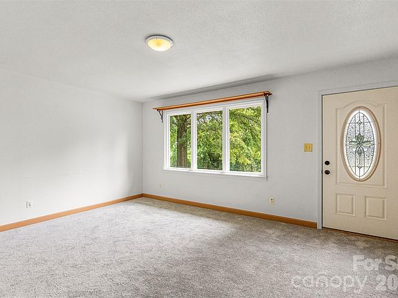 5th image of 382 Wildwood Cir