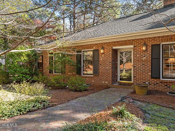 3rd image of 265 Fairway Drive