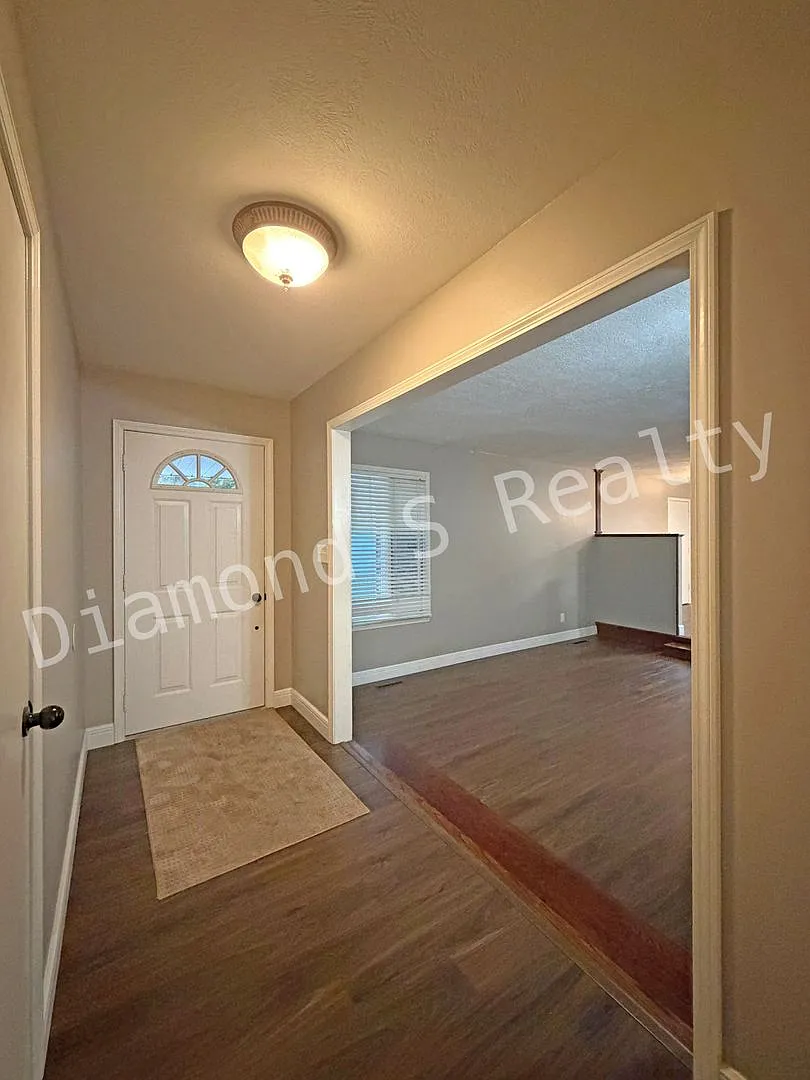 Beatiful 3-Bedroom Home Near Walnut Lawn & National! — Photo 2