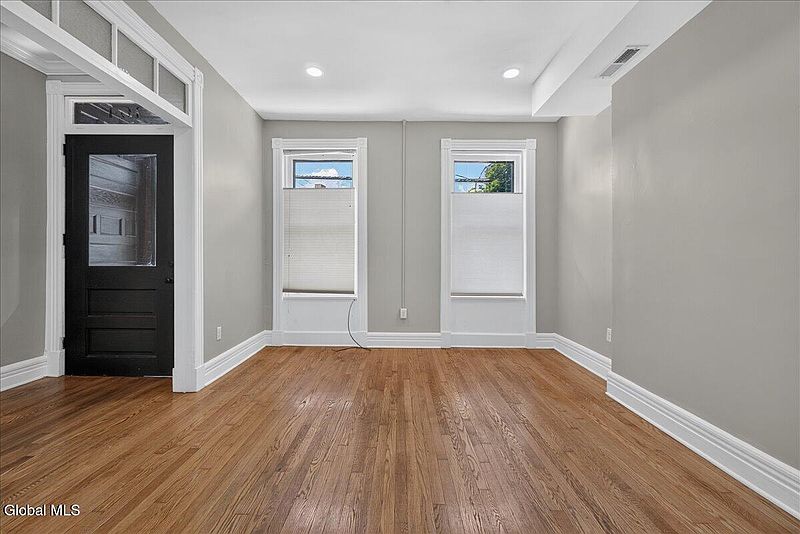 3rd image of 164 Lark Street
