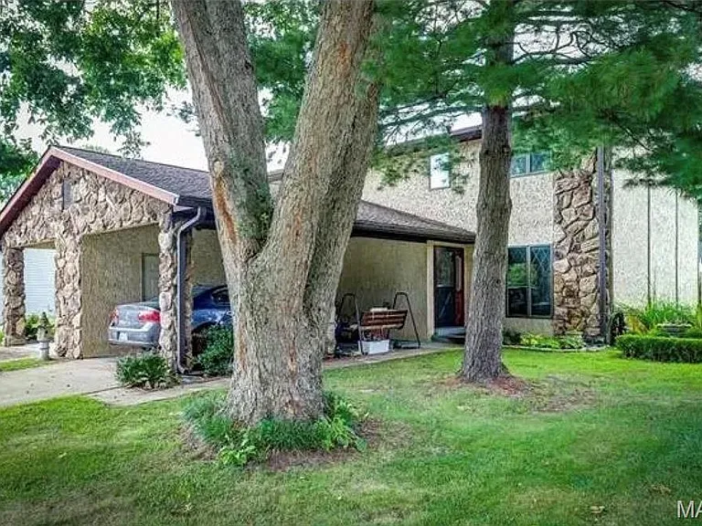 307 Britanna Dr — Photo 4