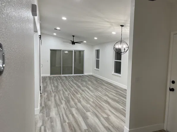 208 Sacramento Dr, Las Vegas, NV 89110