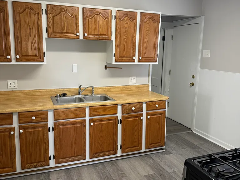 422 Wellington Ave — Photo 7