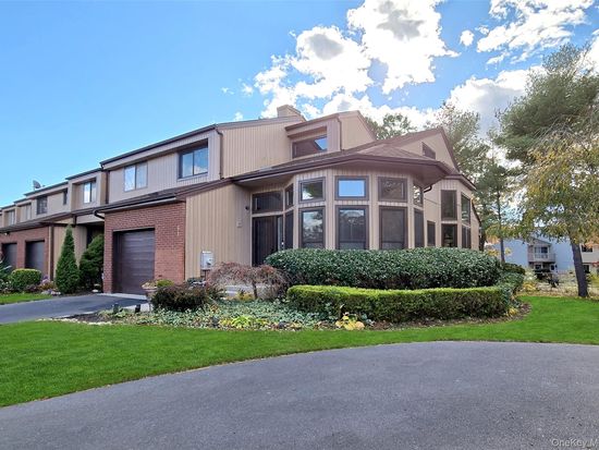 64 Timber Ridge Drive, Holbrook, NY 11741