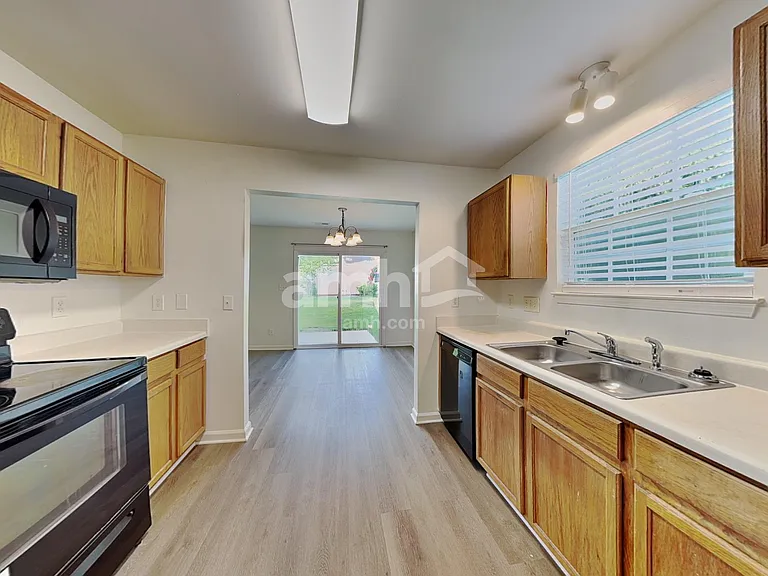 1516 Clover Ridge Ct — Photo 4