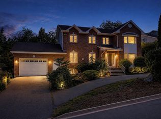 13 Admiral Cove Dr, Bedford, NS B4A 4K2