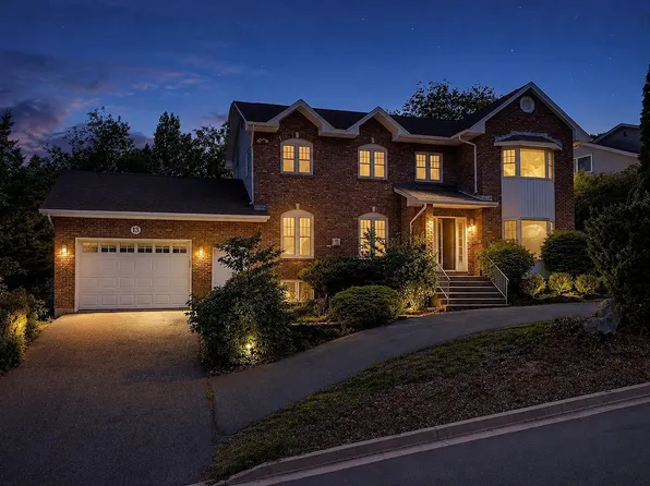 13 Admiral Cove Dr, Bedford, NS B4A 4K2
