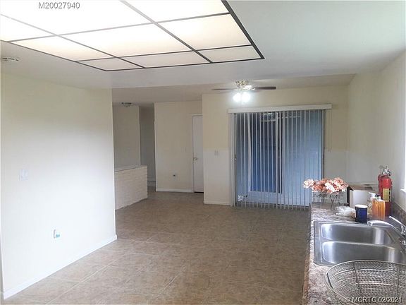2nd image of 350 NE Granduer Ave
