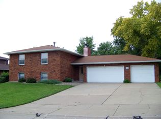 2604 E 50th St #2606, Davenport, IA 52807