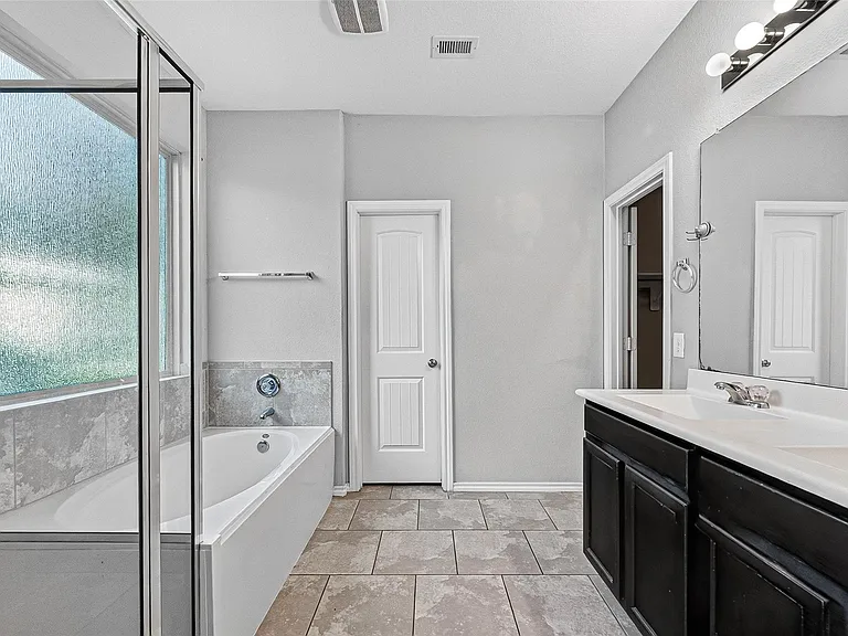 1326 Seagler Pond Ln — Photo 29