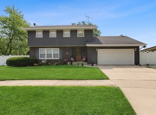 2855 Forest Ln, Lansing, IL 60438