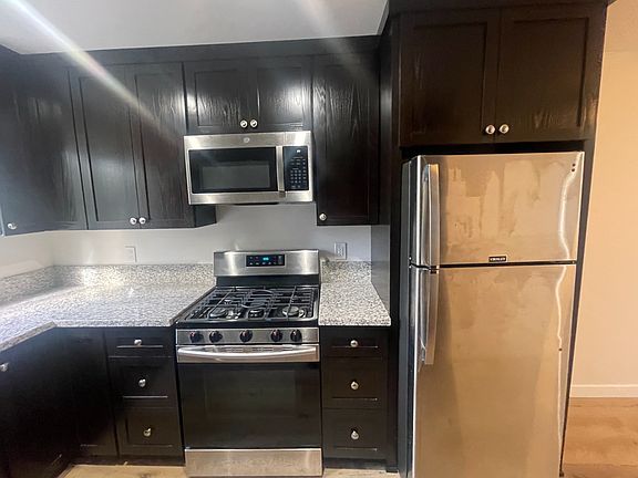 5th image of 1060 S Sherbourne Dr APT 303