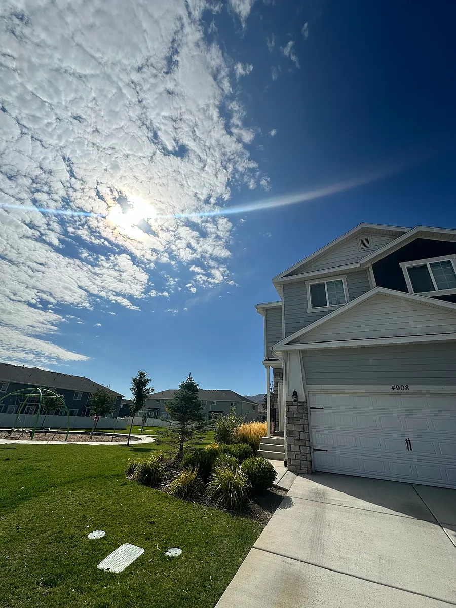 Building Photo - 4908 E Clover Leaf Ln