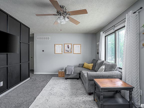3rd image of 4211 N Elsie Ave