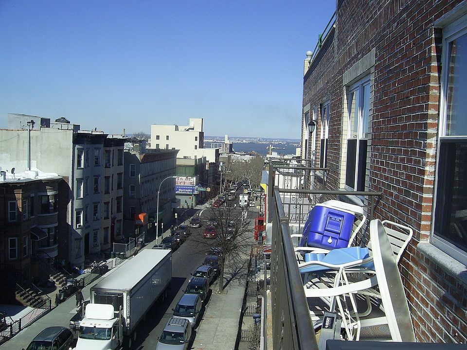 2nd image of 531 52nd St APT 4C