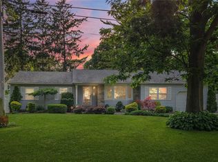 88 Grand Blvd, Islip, NY 11751