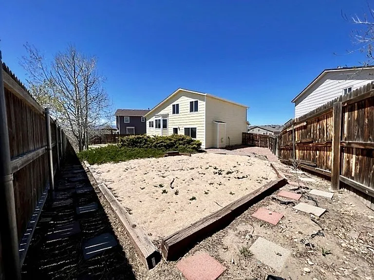 4275 Addax Ct — Photo 37