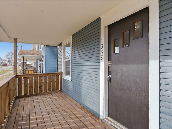3rd image of 1338 Hinkley Ave NW