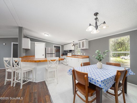2nd image of 605 Birchwood Rd