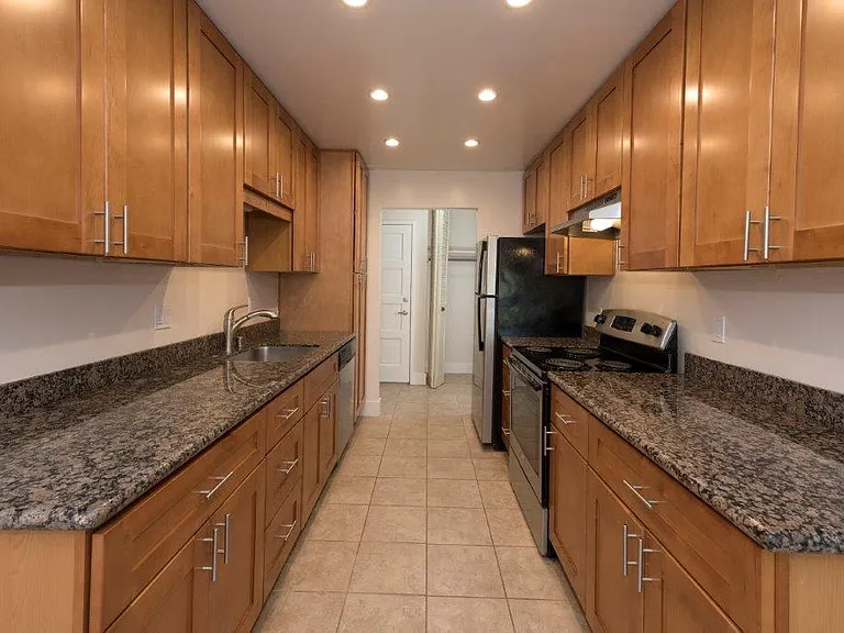 Parkside Apartments kitchen cabinets