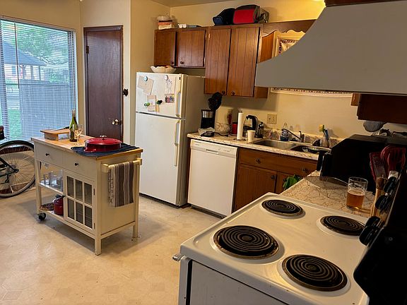 3rd image of 163 Lakewood Gardens Cir