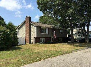 35 Custer St, Warwick, RI 02889