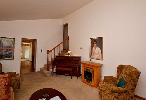 3rd image of 9344 Massasoit Ave