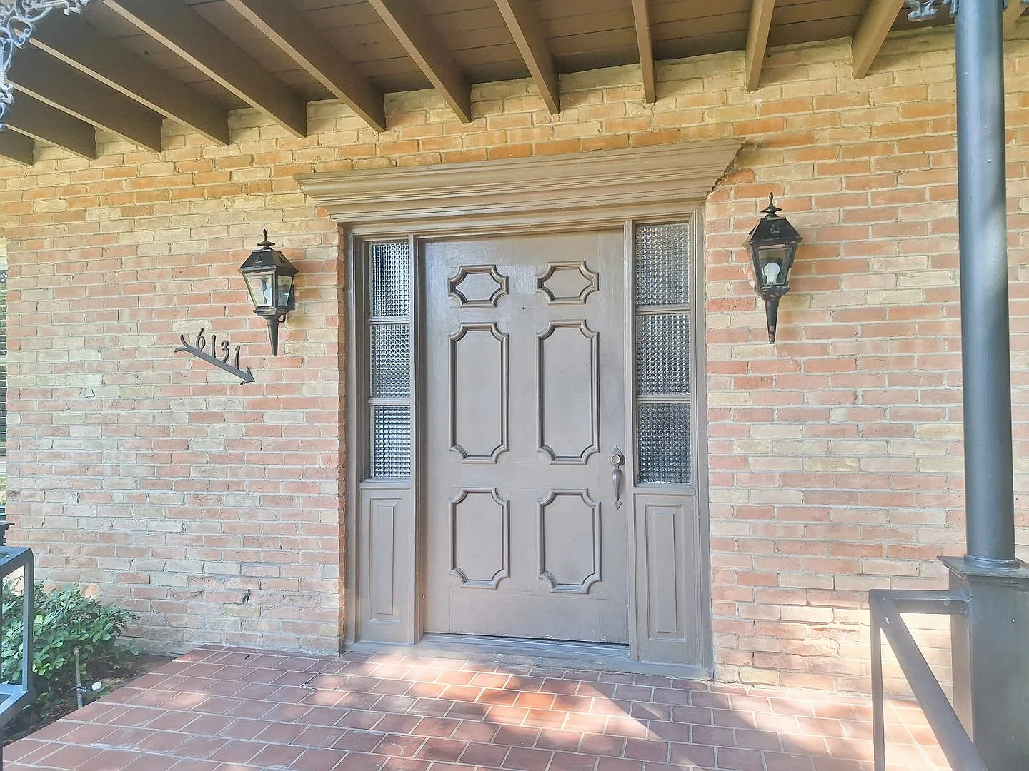2BD/2BA Condo "Behind the Pink Wall" — Photo 4