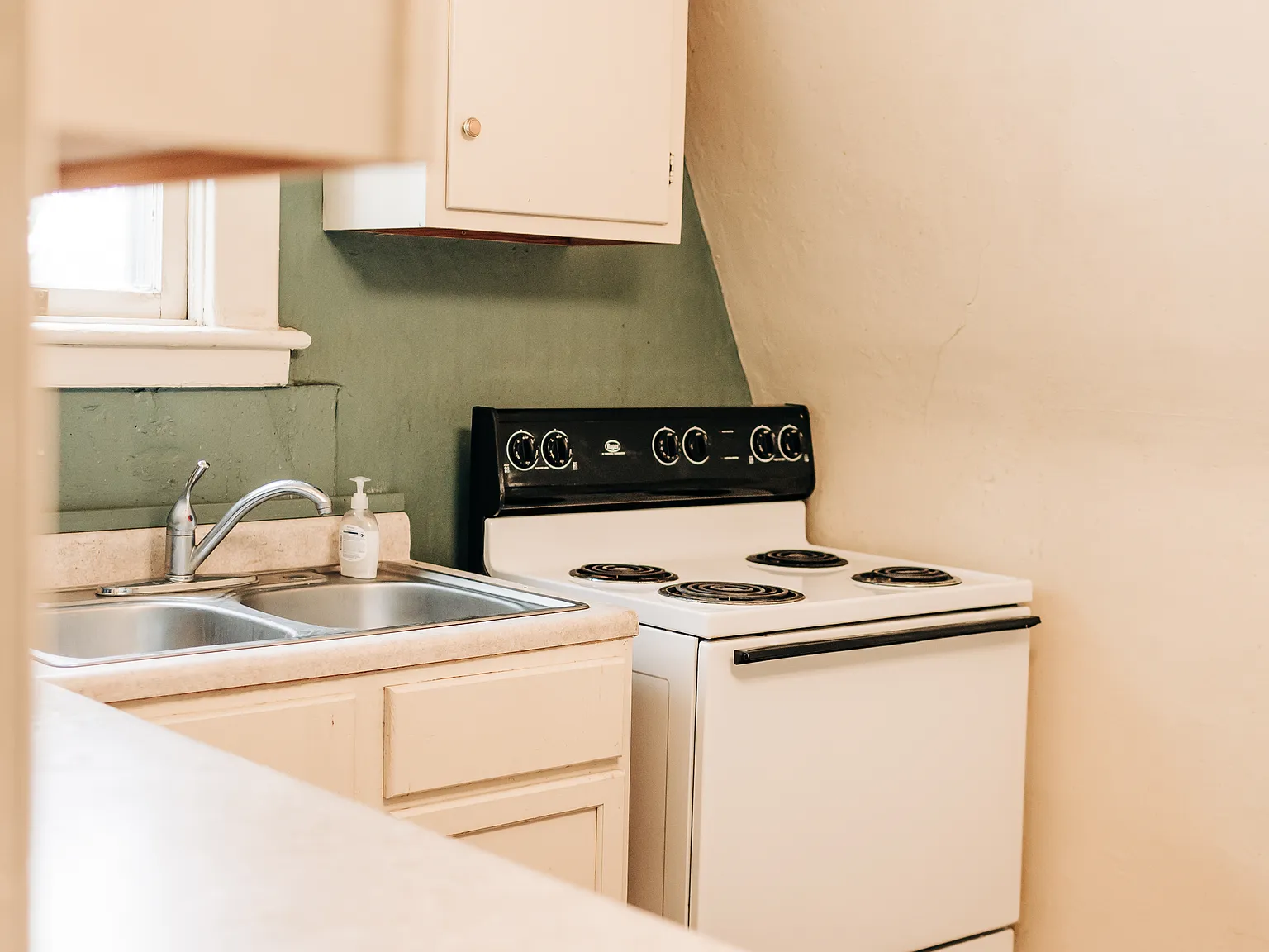 1 bed, 700 sqft, $1,200 — Photo 2