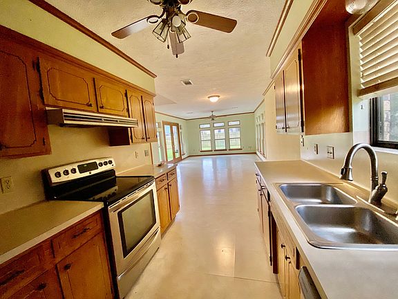4th image of 108 Daffodil St