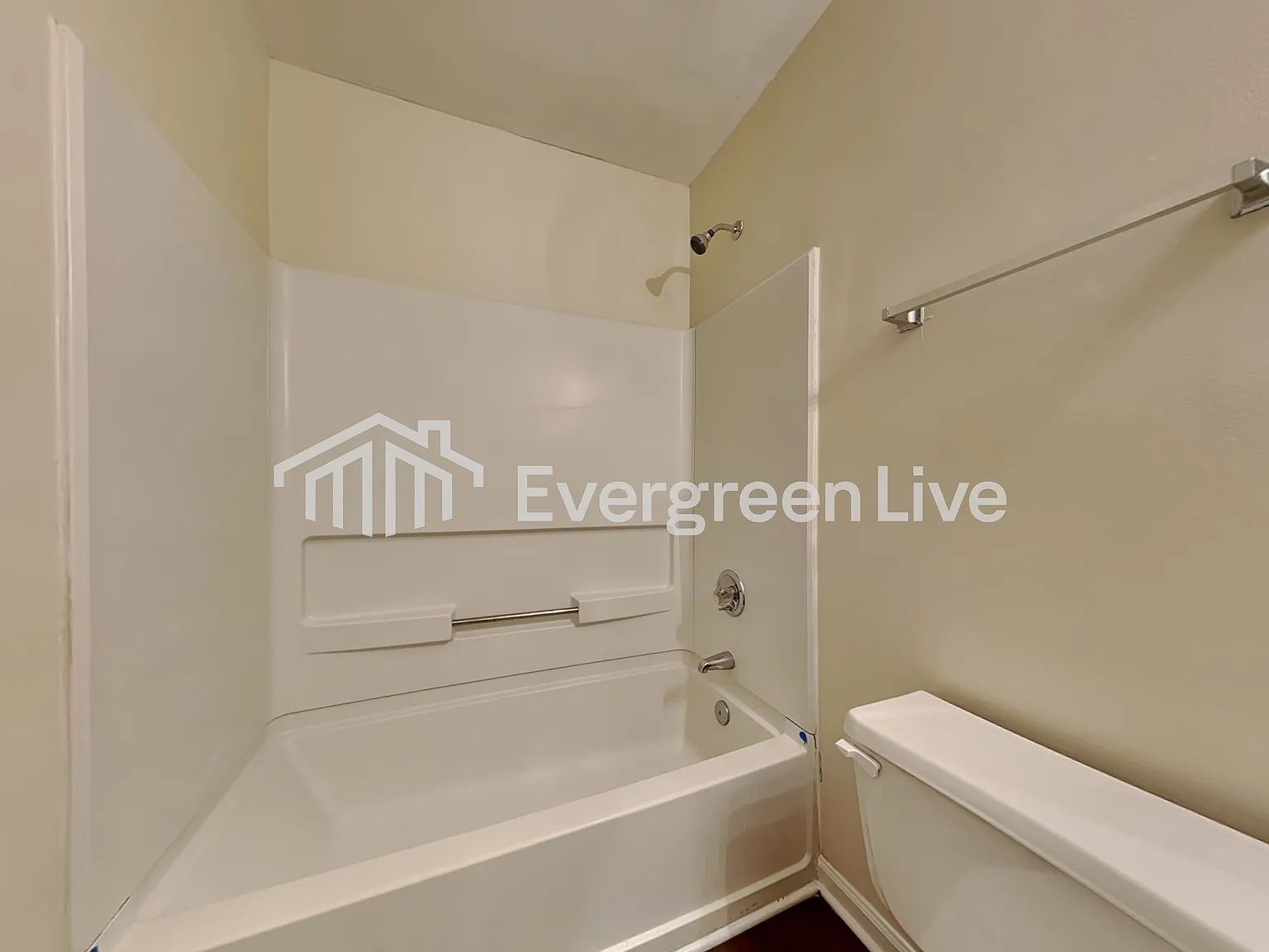 3 bed, 2.0 bath, 1128 sqft, $1,575 — Photo 3