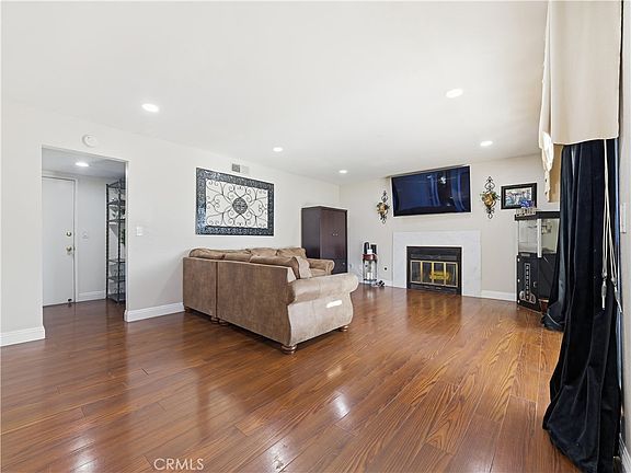 4th image of 2444 N Magnolia Ave