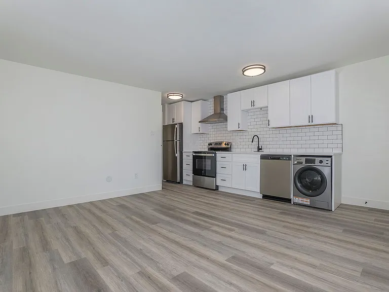 Adamson Apartments — Photo 33