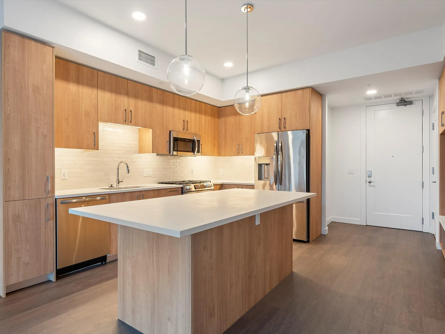 1 bed, 866 sqft, $2,700 — Photo 4