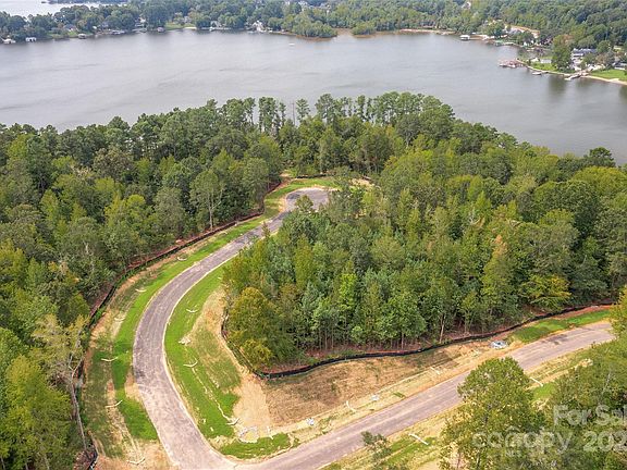 2nd image of 1008 Kingbird Ln #9