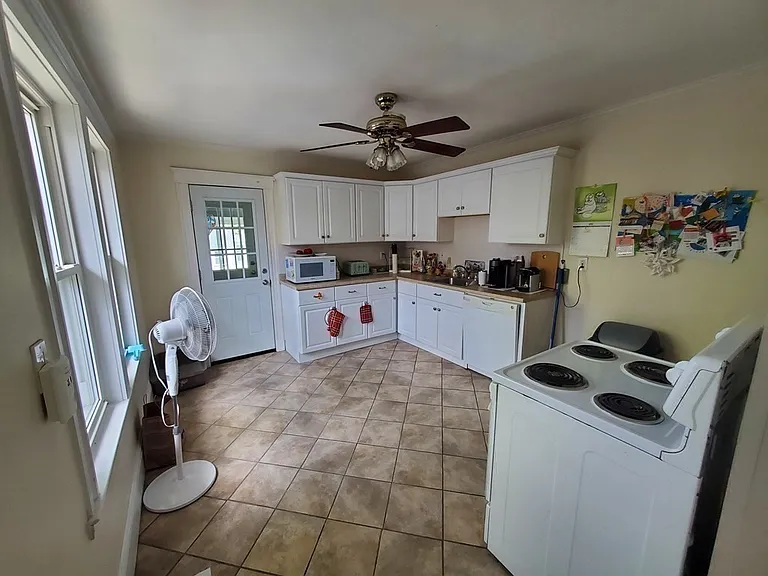 162 Beech St #2 — Photo 10