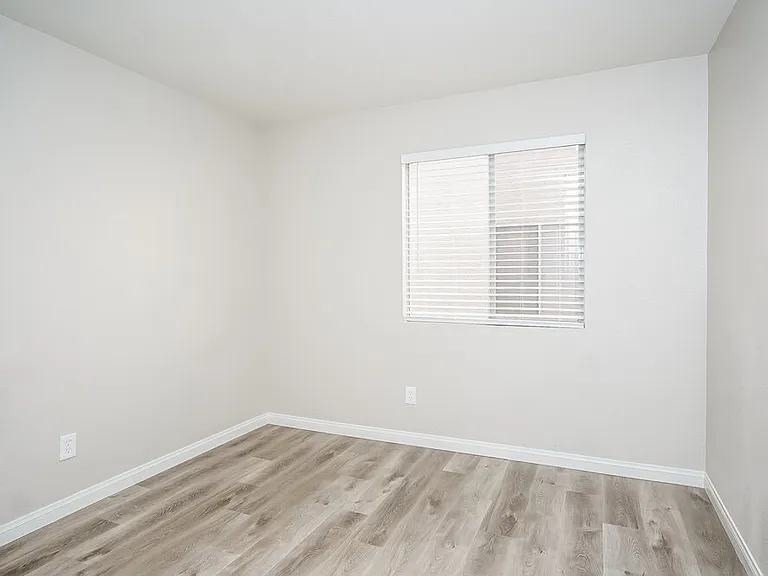 9633 Crystal Ridge Rd — Photo 14