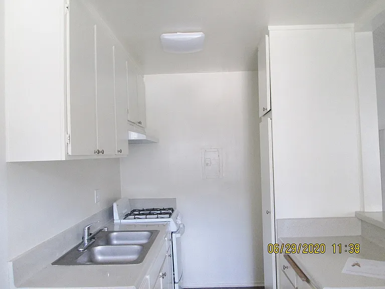 Lido Apartments - 3610 Midvale Ave — Photo 5