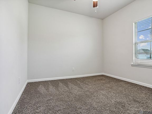 5th image of 35581 Grovemont Dr