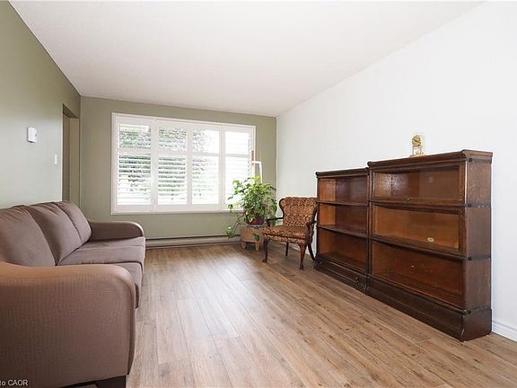 5th image of 219 Foxhunt Rd