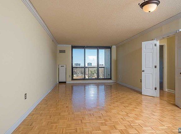 3rd image of 900 Palisade Ave APT 7D