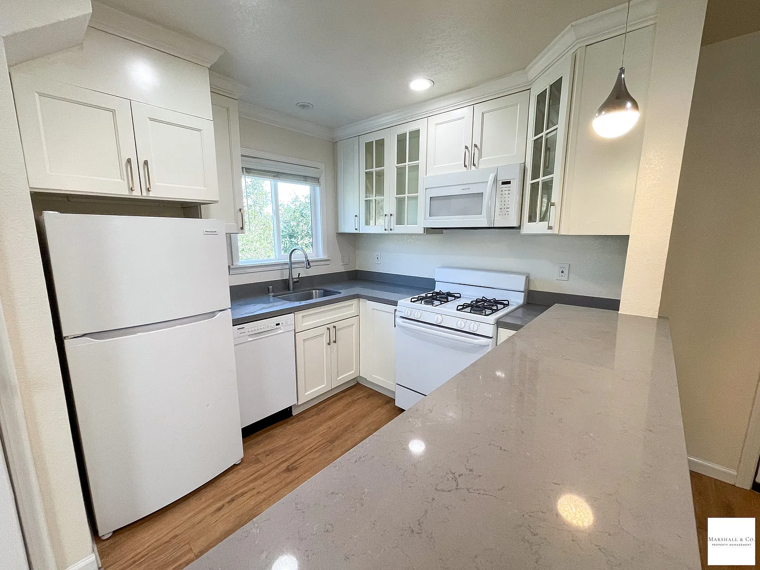 Contemporary 1 bedroom/ 1 bath w/ nature views, private porch, parking, fireplace, — Photo 2