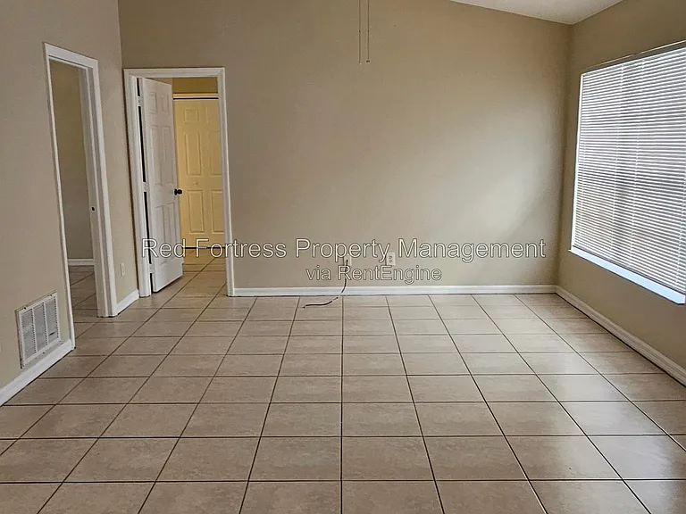 5237 30th St SW — Photo 3