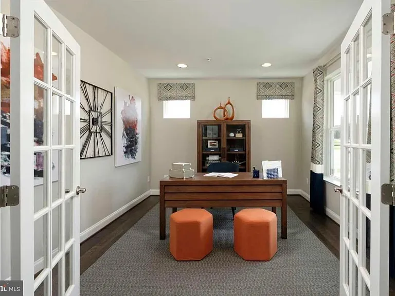 3348 Burton Dr — Photo 7