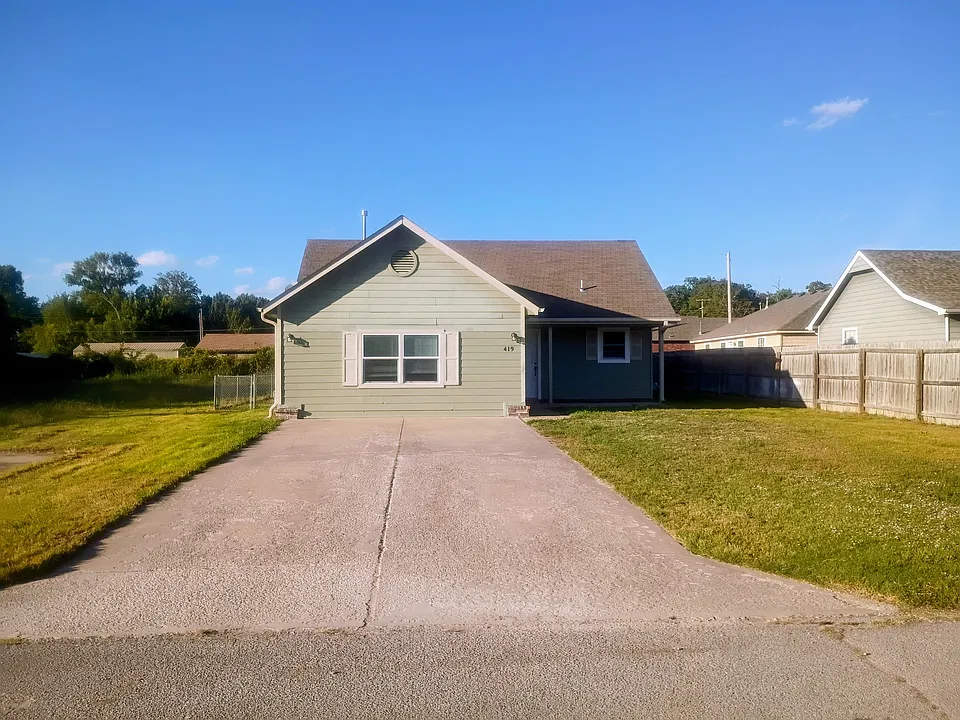 419 E Dogwood St