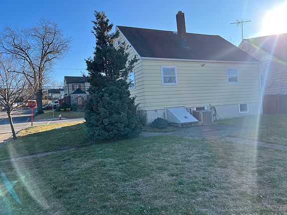 2nd image of 21 Bellport Pl