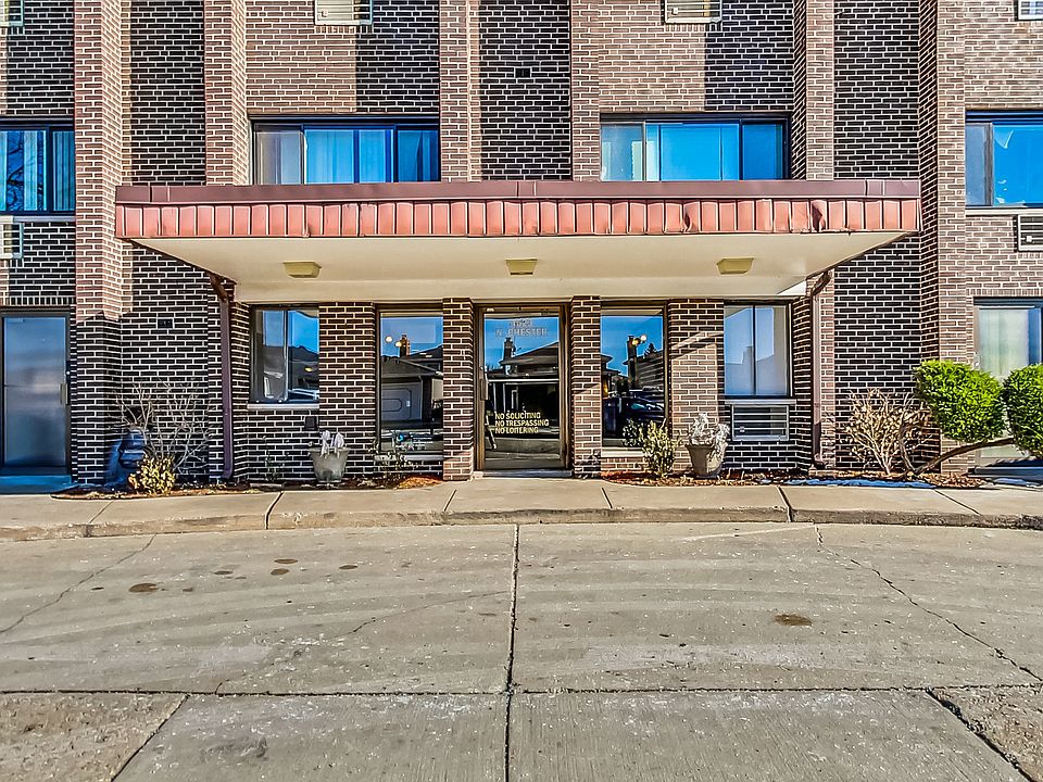 1st image of 4623 N Chester Ave Unit 302